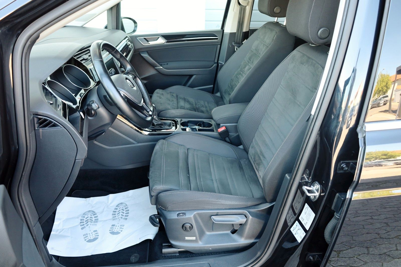 Fahrzeugabbildung Volkswagen Touran R Line Alcantara,Navi,LED,Panorama,Kamera