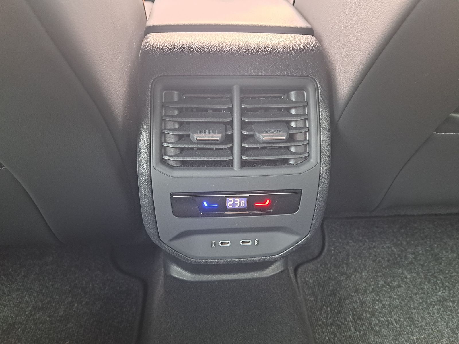 Fahrzeugabbildung SEAT Leon 1.5eTSI FR DSG LED NAVI BEATS KAMERA 18"ALU