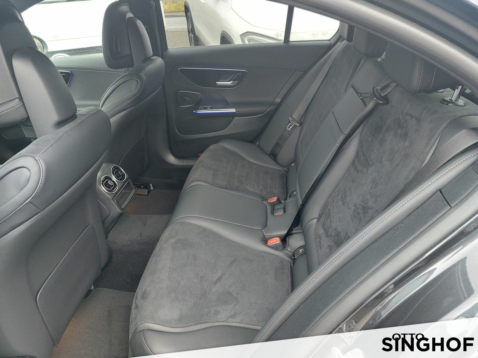 Fahrzeugabbildung Mercedes-Benz C 220 d AMG eff.3,99%+AHK+LED+Distronic+360+TOTW