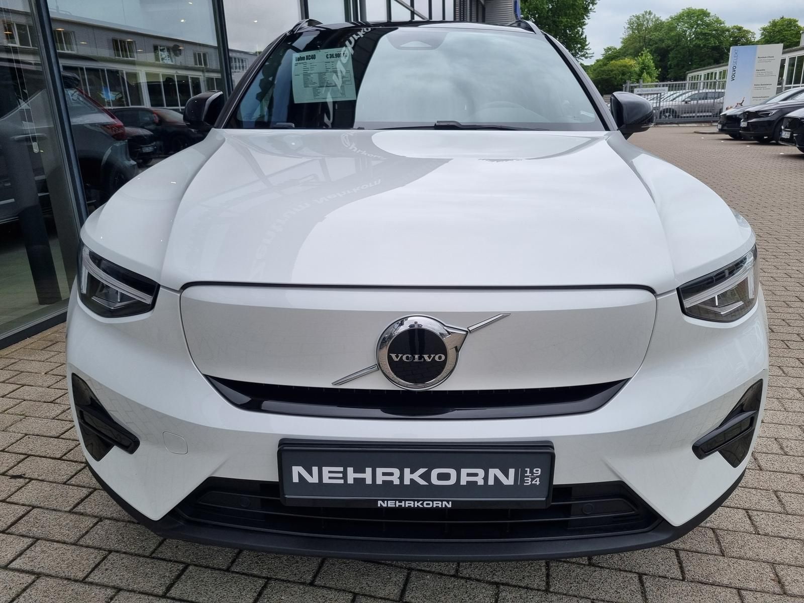 Fahrzeugabbildung Volvo XC40 Single Extended Plus 'Ganzjahresreifen'
