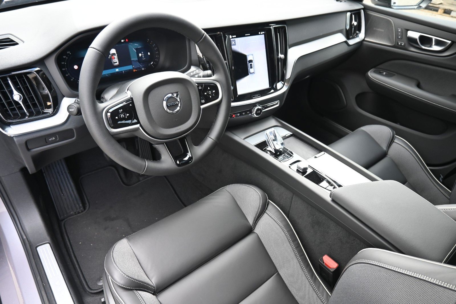 Fahrzeugabbildung Volvo V60 B4 Benzin DKG Plus Dark*FSHZG*360°*ACC