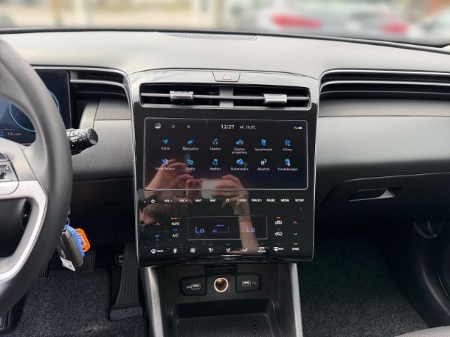 Fahrzeugabbildung Hyundai Tucson Select 2WD +KLIMA+NAVI+PDC+SHZ+TEMPOMAT+U