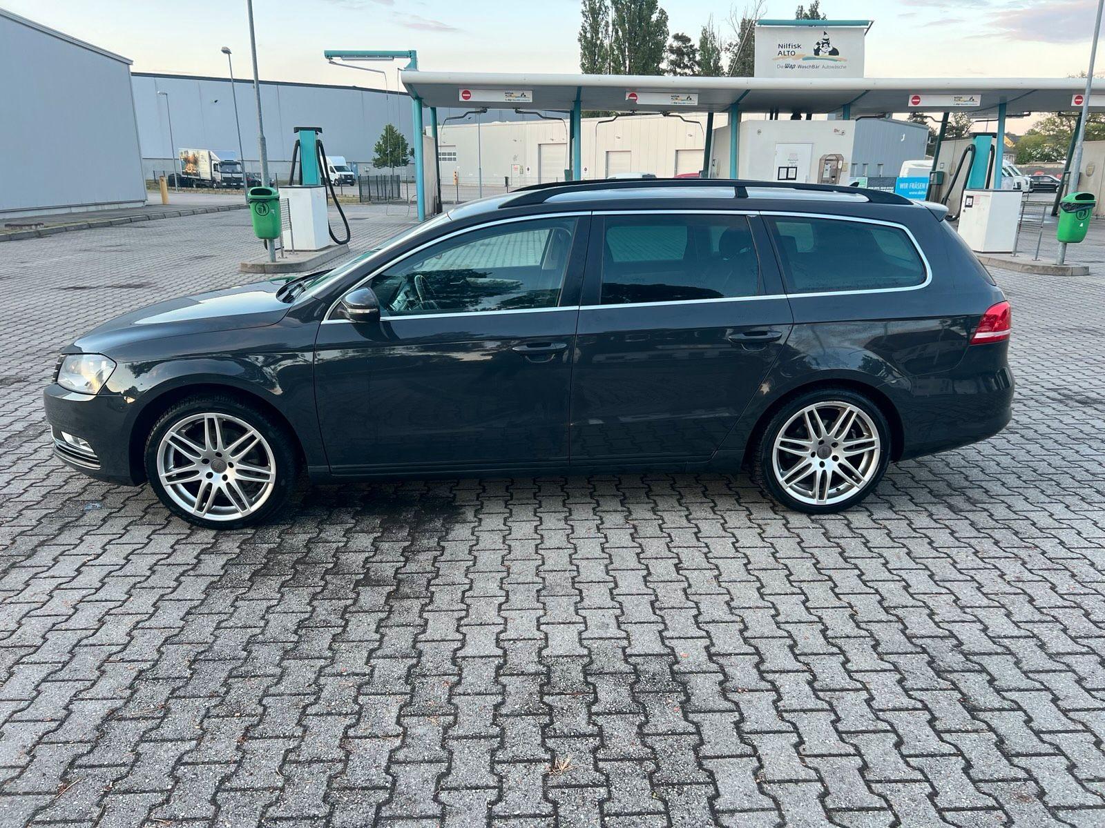 Volkswagen Passat 2012 — interior