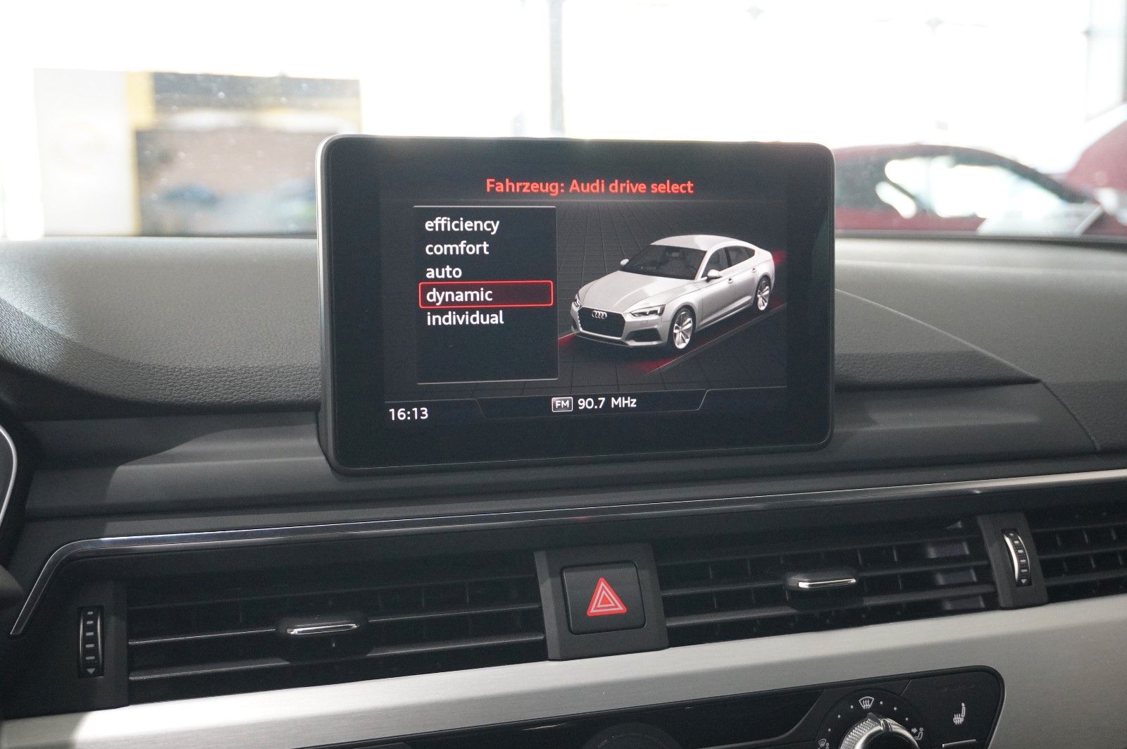 Fahrzeugabbildung Audi A5 Sportback 2.0 QUATTRO S-LINE NAVI/LED/SHZ/AHK