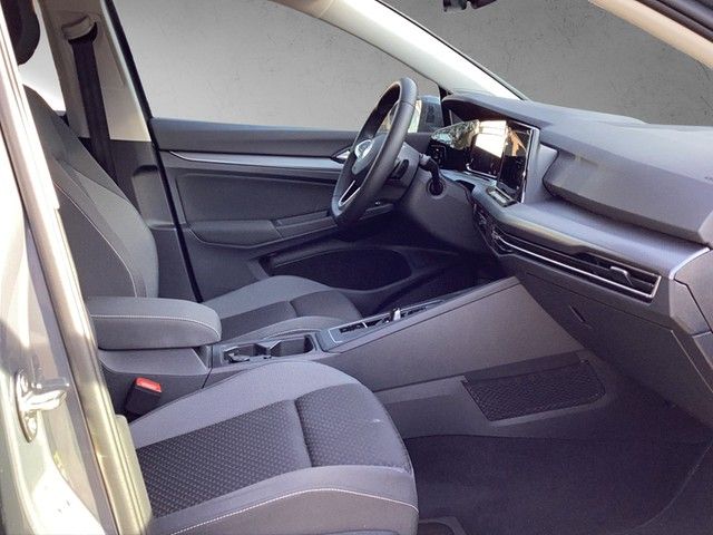 Fahrzeugabbildung Volkswagen Golf VIII Active eTSI DSG LED Navi AID ACC RFK S