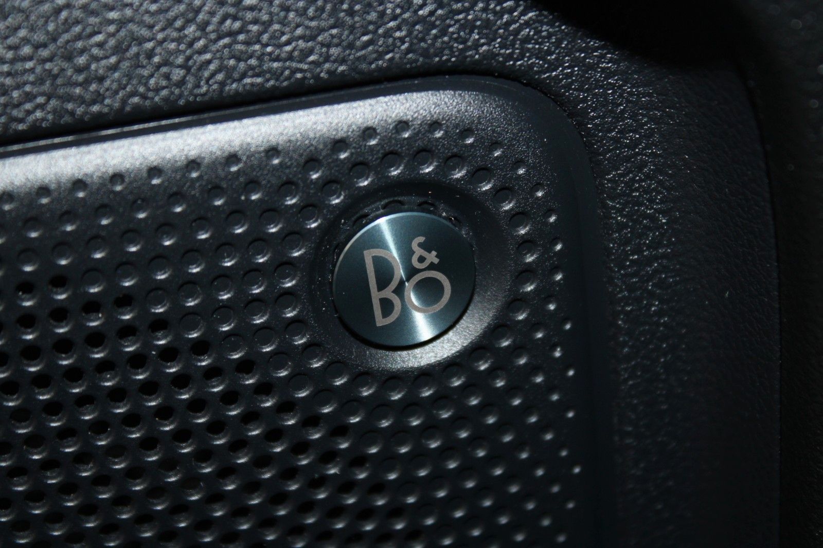 Fahrzeugabbildung Ford Kuga Titanium X Automatik LED Pano STDHZ WinterP