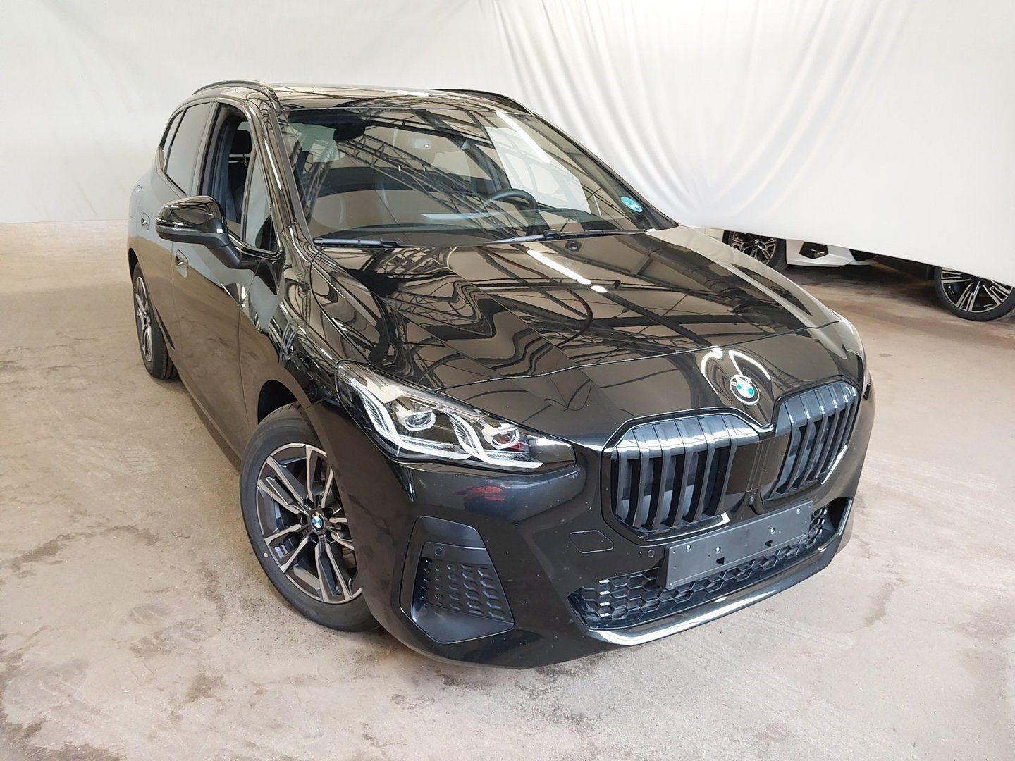BMW 223 Active Tourer - Bild 3