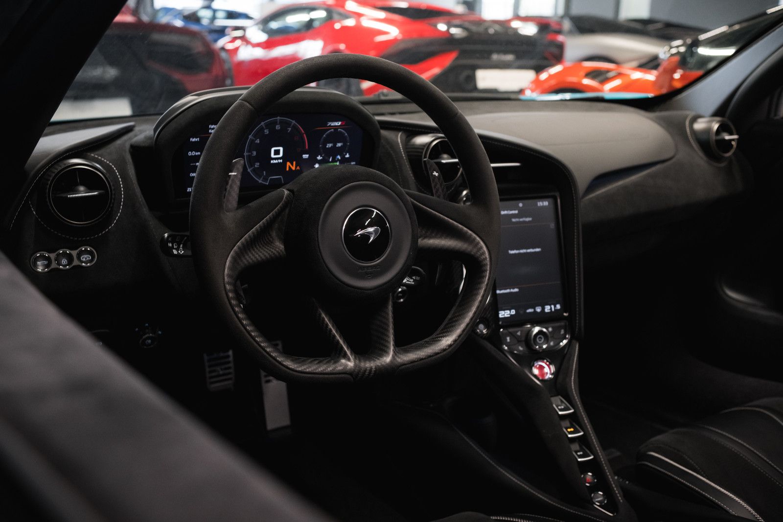 Fahrzeugabbildung McLaren 720S-B&W-McLaren Performance Plus Pack-Steuer!