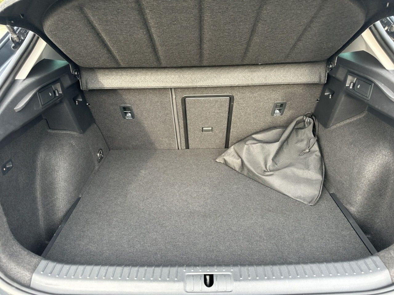 Fahrzeugabbildung CUPRA Formentor 1.4 e-Hybrid 204 PS DSG