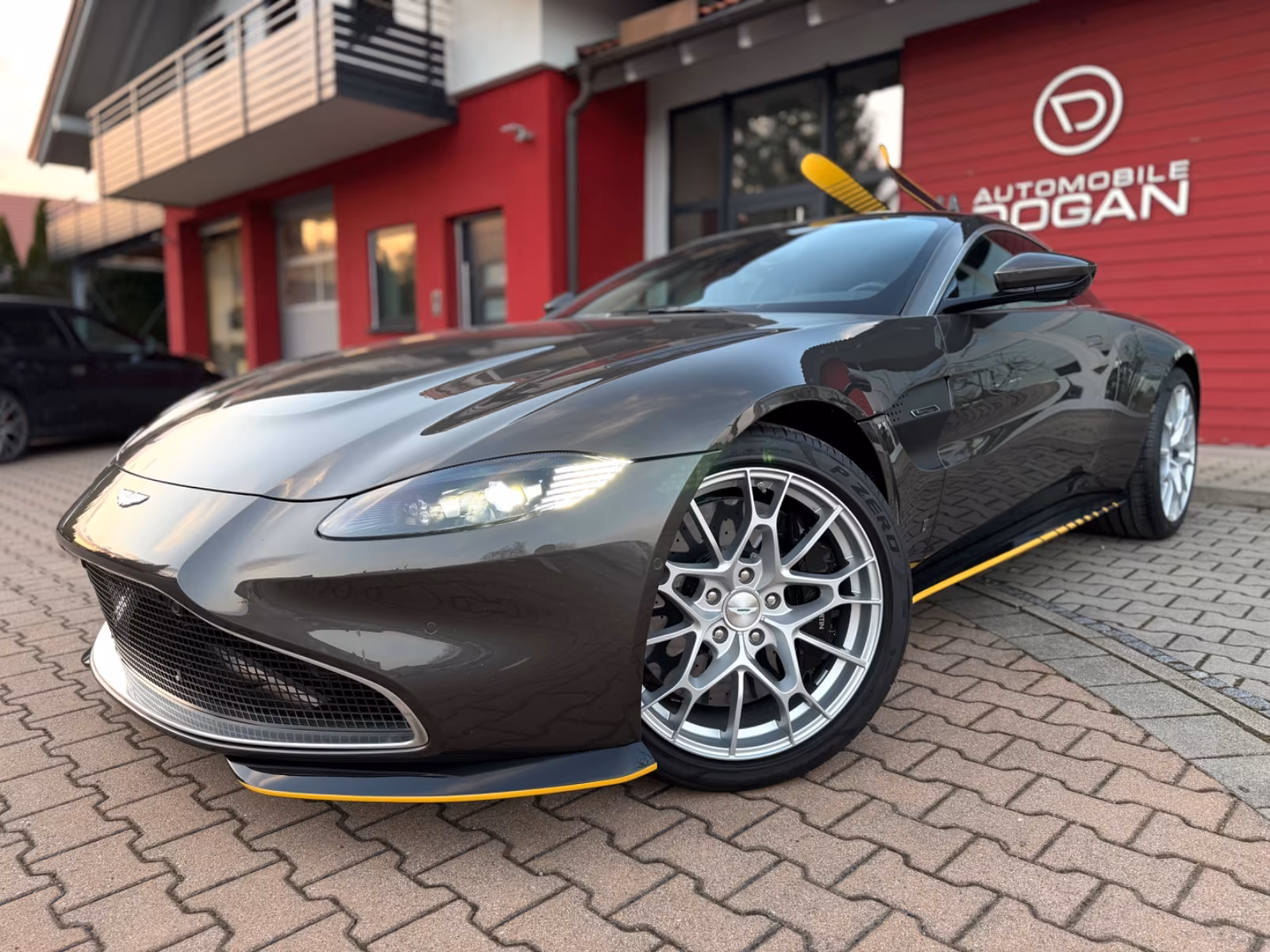 Aston Martin V8 Vantage 4.0 V8 Manual 007Edition 1 OF 100