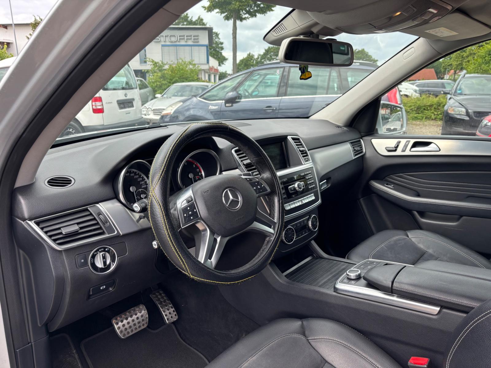 Mercedes-Benz ML 350 CDI BlueTec AMG PAKET/TÜV NEU/AIRMATIC