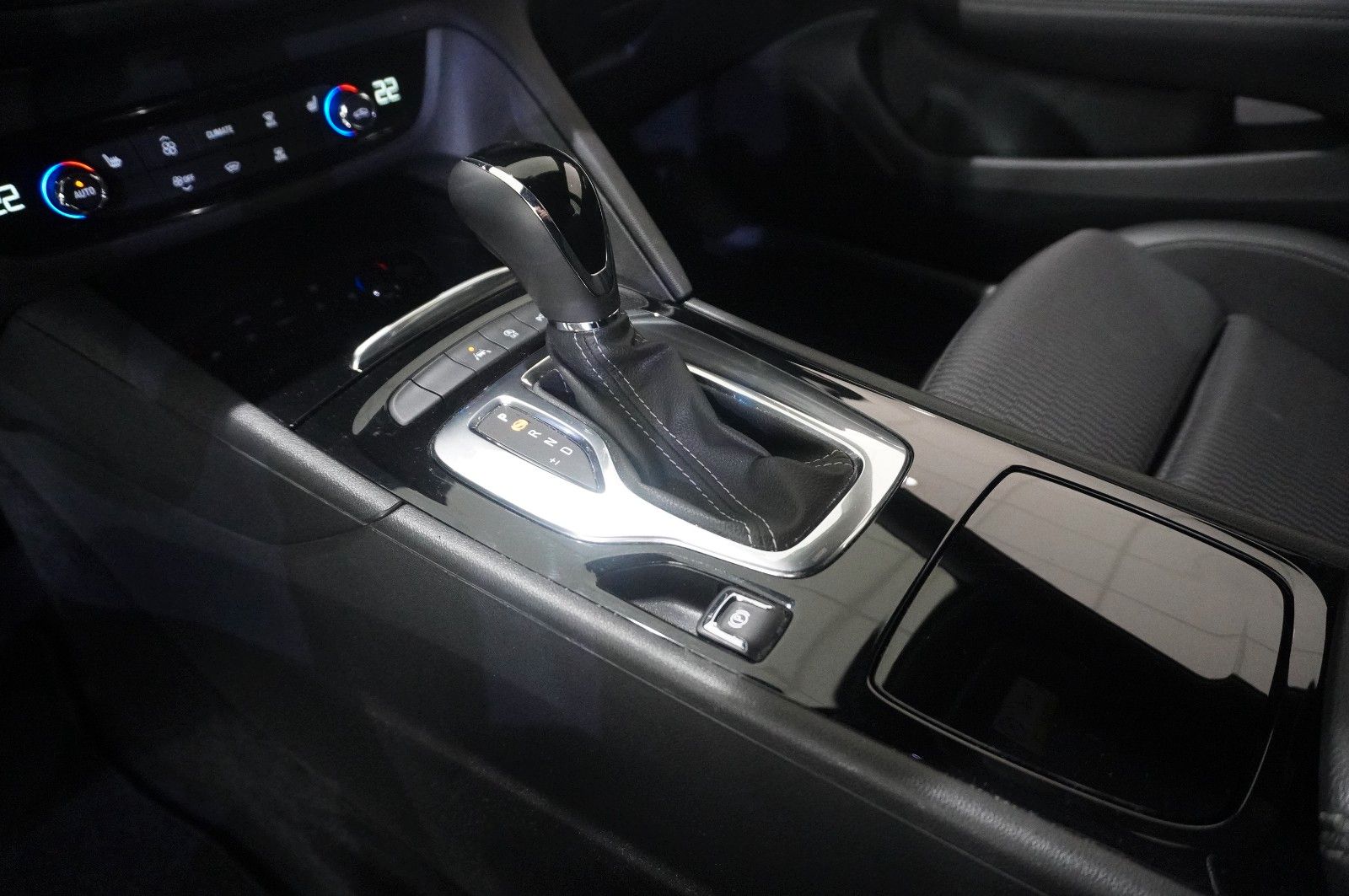 Fahrzeugabbildung Opel Insignia B ST 2.0D ELEGANCE NAVI/LED/KAMERA/DAB+