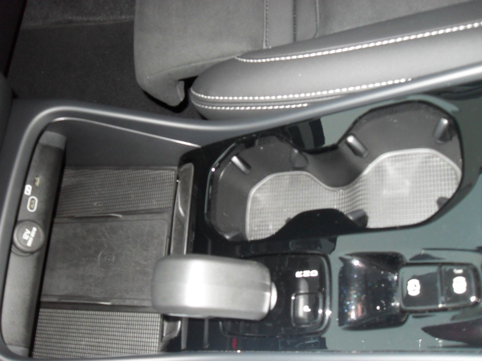 Fahrzeugabbildung Volvo XC40 B4 Plus Black Edition | 360° | Pamora.