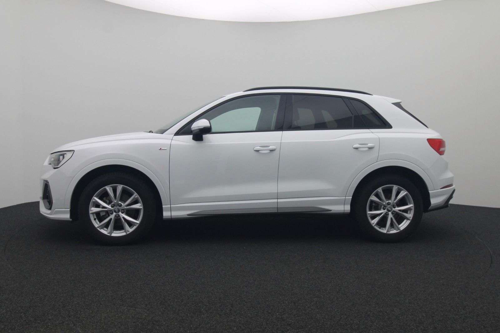 Fahrzeugabbildung Audi Q3 1.5 TFSI 35 S-Line AHK NAVI VIRTUAL