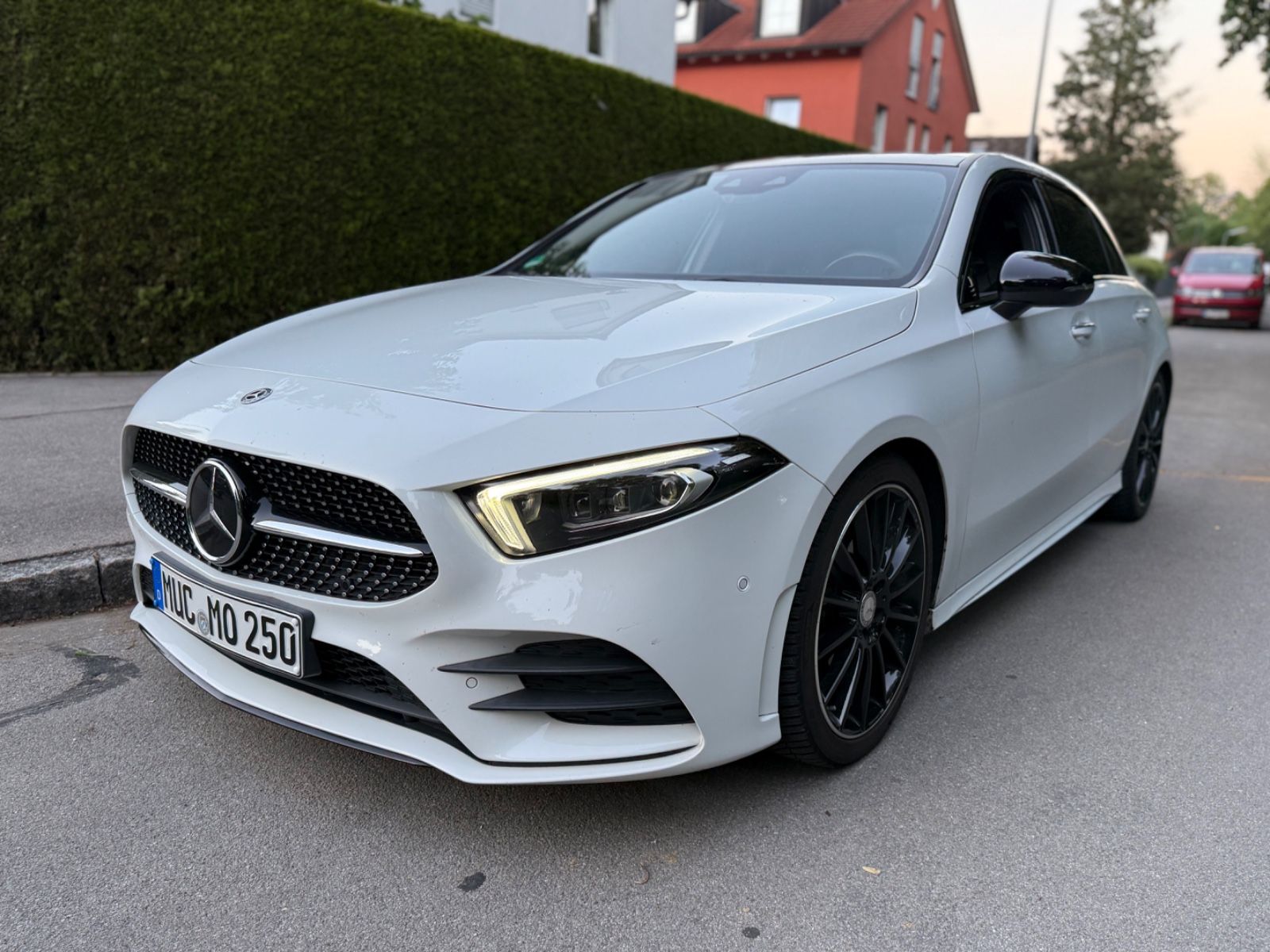 MERCEDES-BENZ A 250 4M AMG*Pano*Night*Keyless*MBeam*19Zoll
