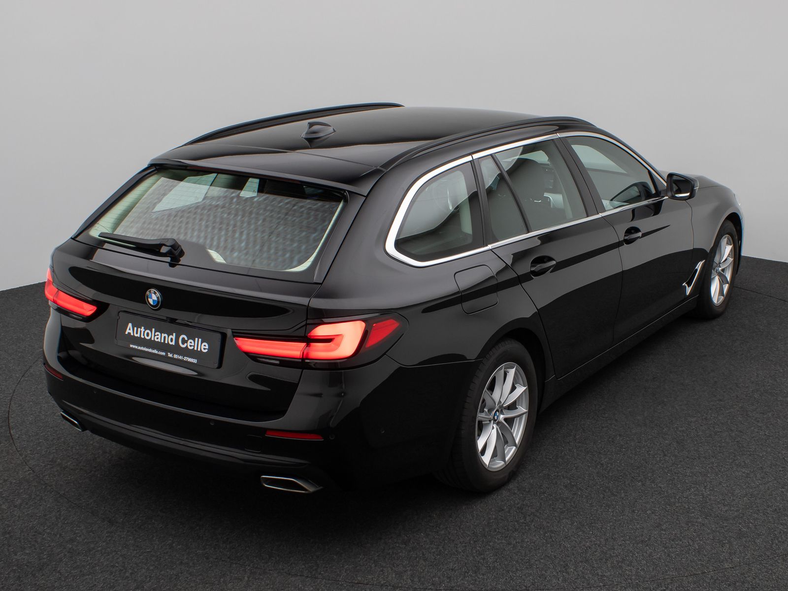 Fahrzeugabbildung BMW 520d xD Kamera HUD DAB 4xKlima Sport Leder Alarm