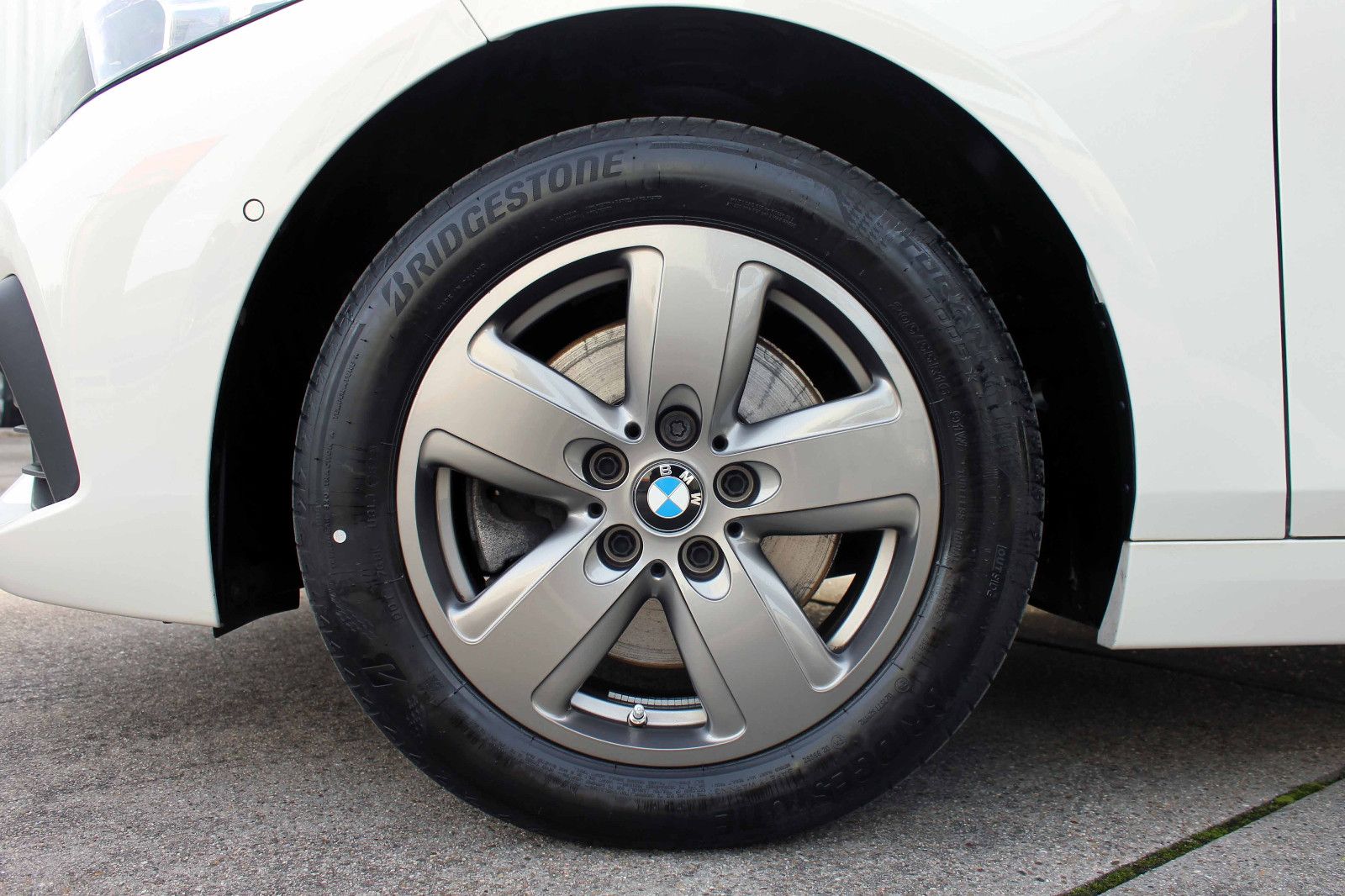 Fahrzeugabbildung BMW 118i Advantage Steptr. Temp. PDC KAM NAV LED SHZ