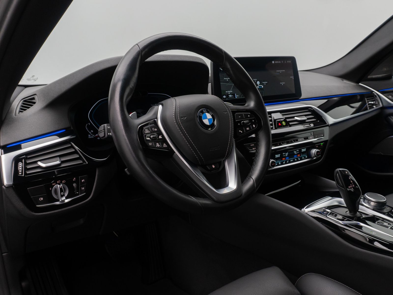 Fahrzeugabbildung BMW 540d xD DisplKey Laser DAB MSport HUD H/K 19Zoll