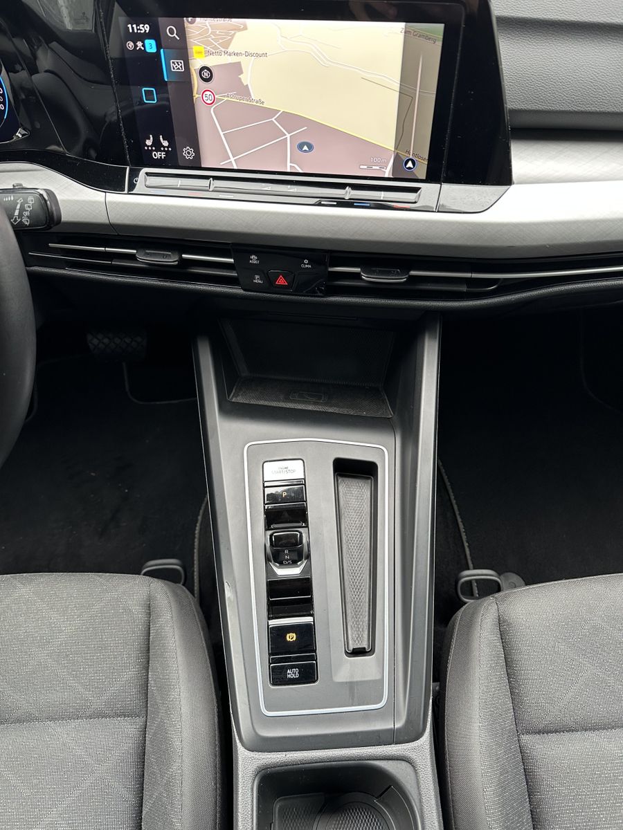 Fahrzeugabbildung Volkswagen Golf Variant 2.0 TDI DSG Business NAV+LED+AHK+AC