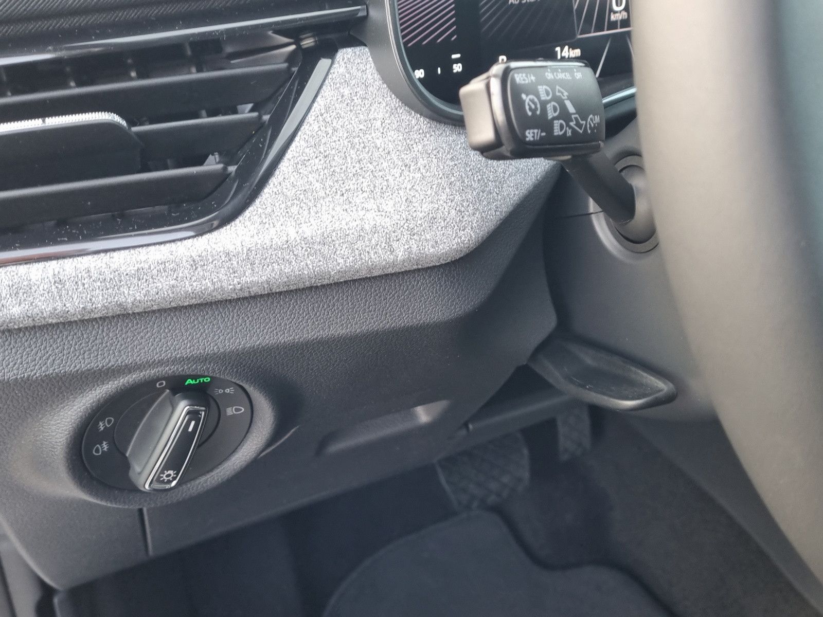 Fahrzeugabbildung SKODA Scala Tour 1,0 TSI DSG Black Image SipmlyClever