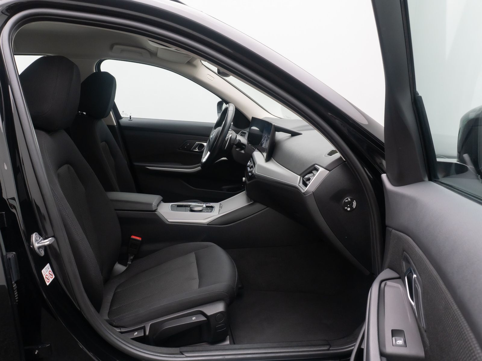 Fahrzeugabbildung BMW 320e Widscreen DAB Cockpit+ PDC GeschwindigReg
