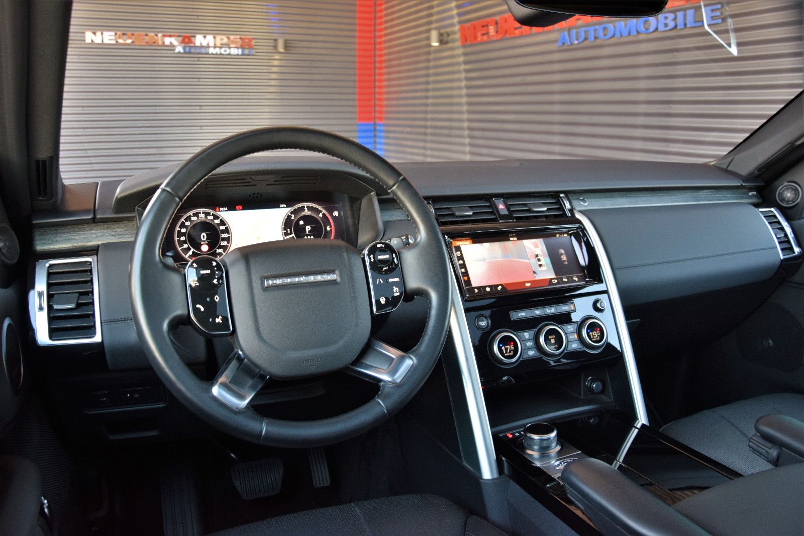 Fahrzeugabbildung Land Rover Discovery 5 HSE SDV6 AWD LED Panorama 7Sitze AHK