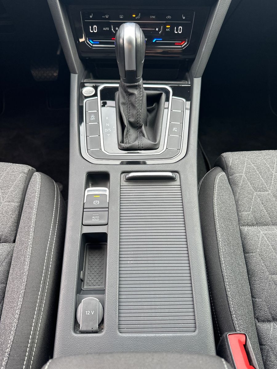 Fahrzeugabbildung Volkswagen Passat Variant 2.0 TDI DSG Business NAV+LED