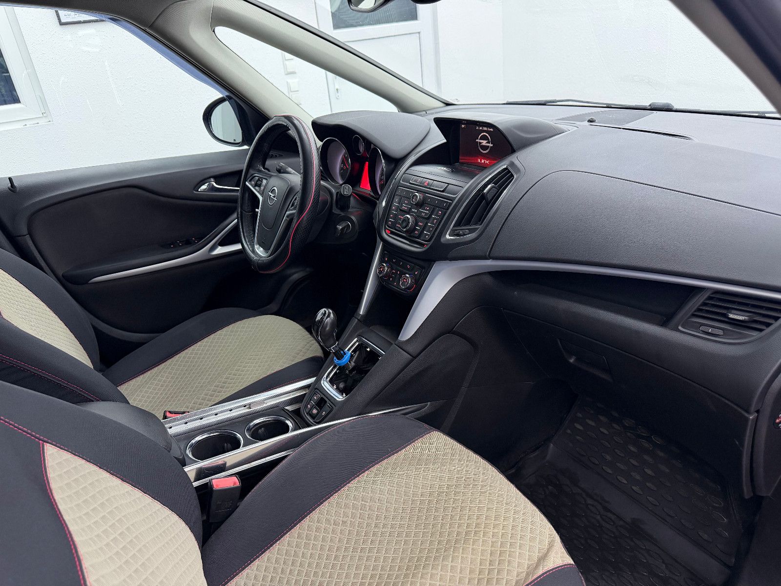 Fahrzeugabbildung Opel Zafira C Tourer Drive/NAVI/KAMERA/AHK/7-SITZER