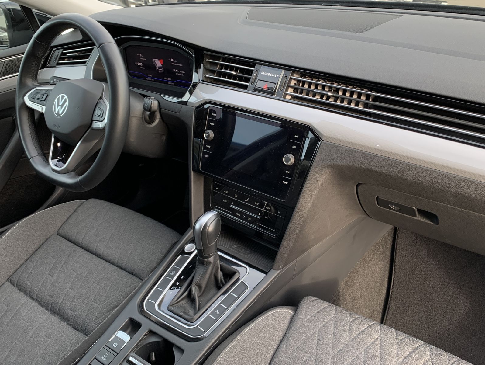 Fahrzeugabbildung Volkswagen Passat Variant 2.0 TDI*LED*Navi*AHK*Cam*