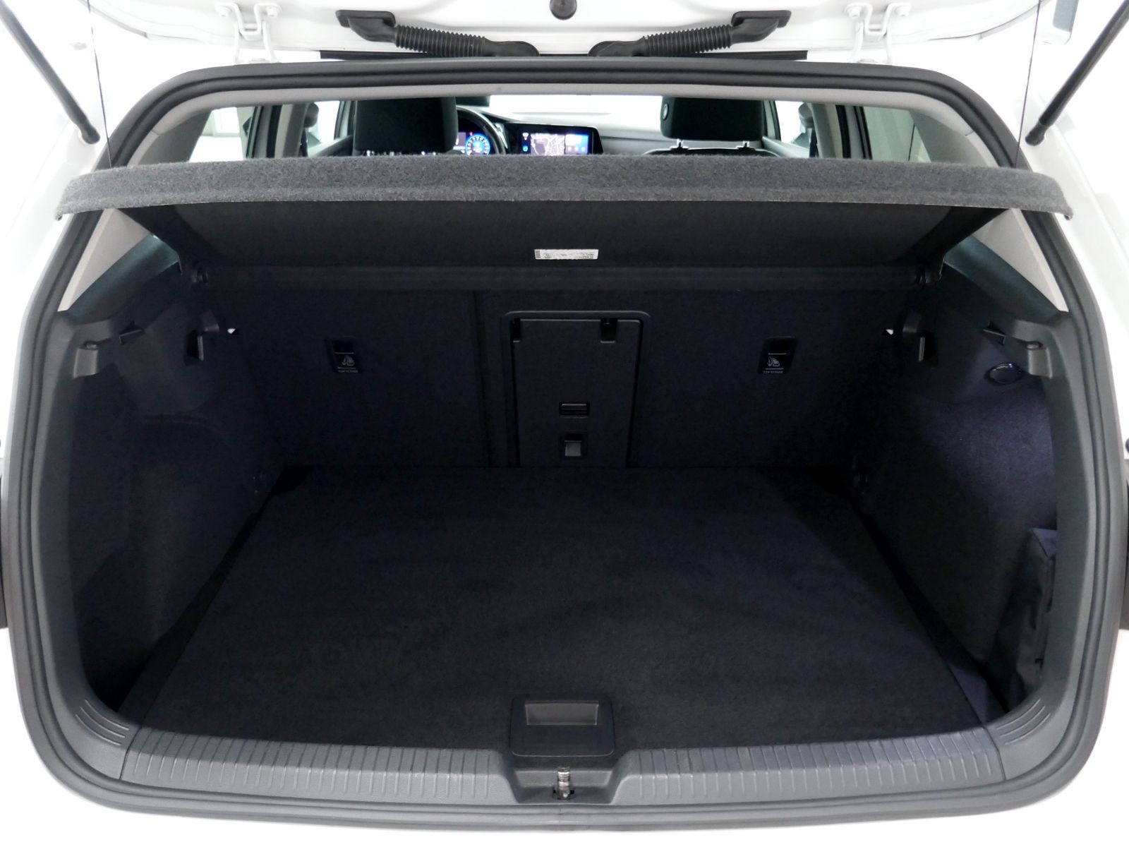 Fahrzeugabbildung Volkswagen Golf VIII UNITED 1.0 TSI | LED PDC Navi App