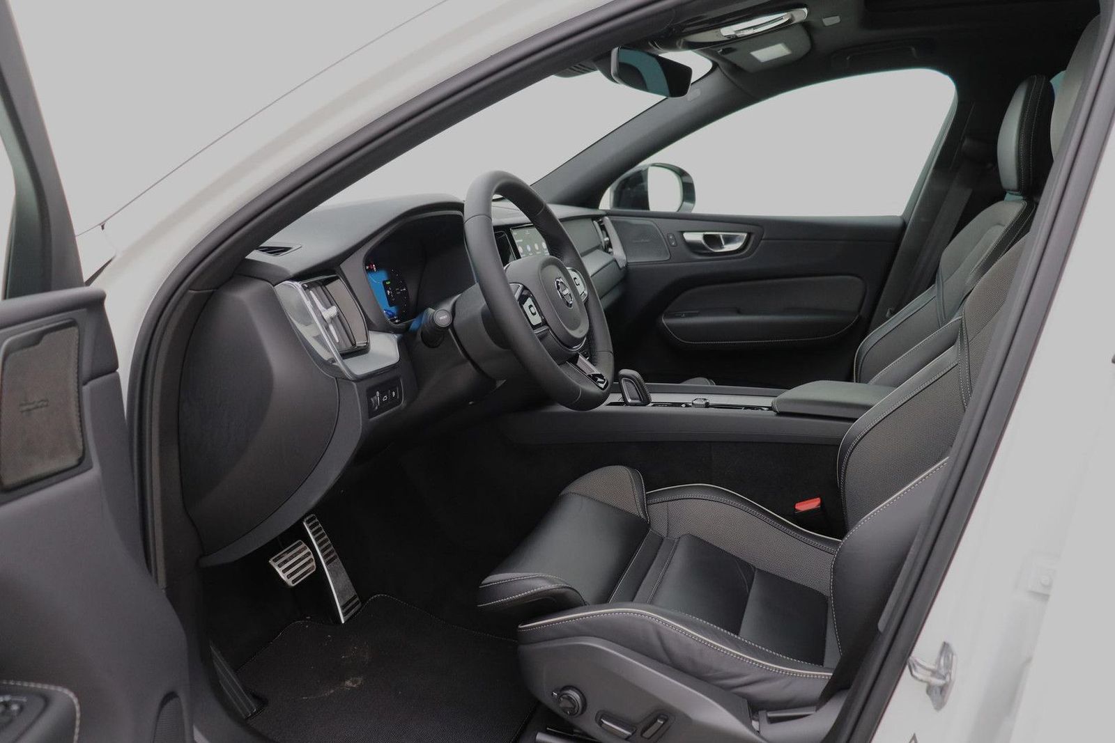 Volvo XC60 T6 R-Design |  Long Range | Harman/Kardon | imagem 3