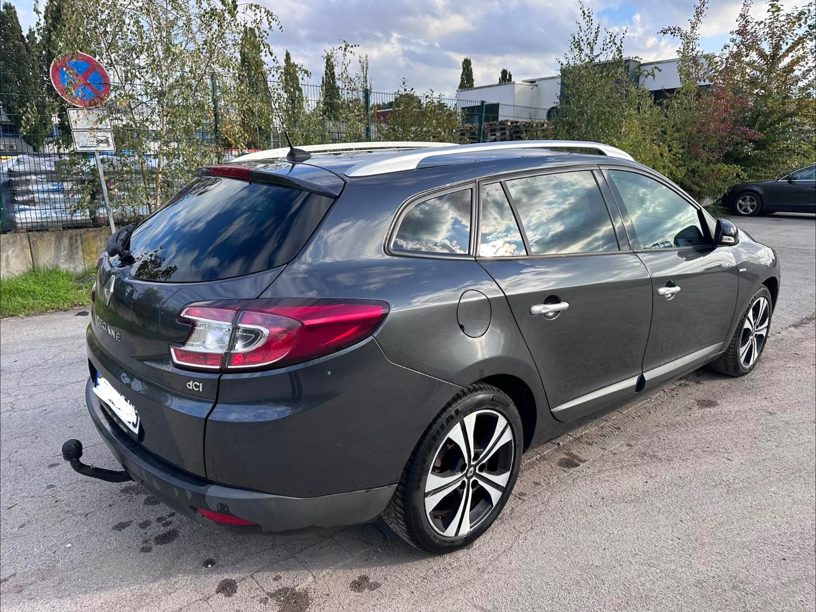 Renault Megane 2011 — rear view