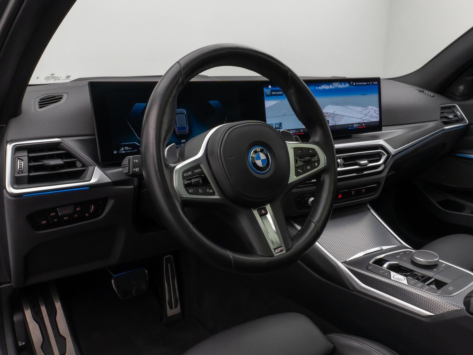 Fahrzeugabbildung BMW 330e xD M Sport Panorama Kamera HUD H/K AHK 19"