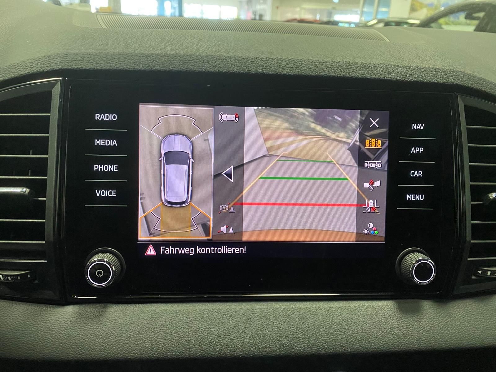 Fahrzeugabbildung SKODA Karoq 1.5 ACT SPORTLINE+5J GA+MATRIX+ACC+360+AHK