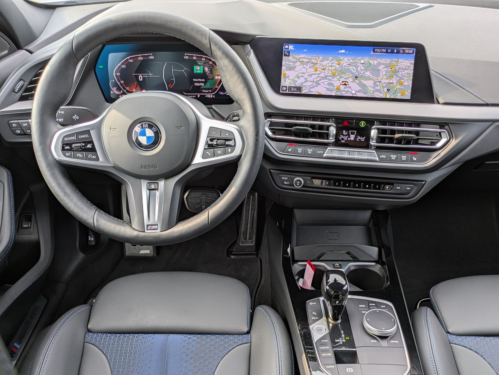 Fahrzeugabbildung BMW 120 i M Sport SHADOW*ACC*KAMERA*H&K*AHK*LED*DAB