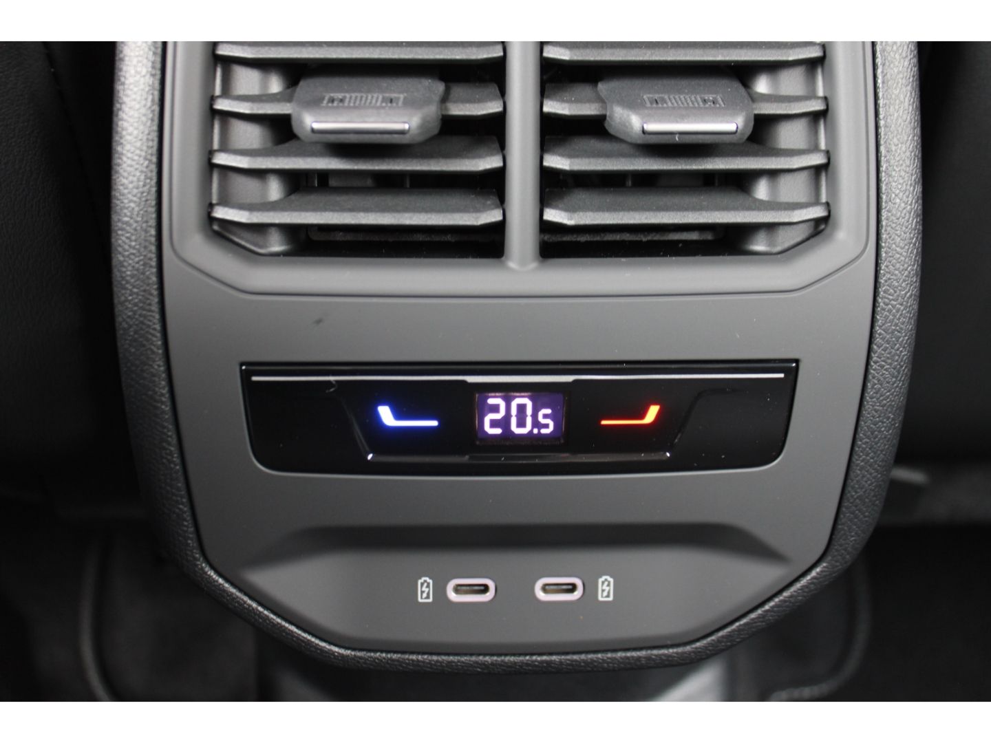 SEAT Leon 1.5 eTSI Sportstourer FR DSG ACC LED AHK RF - Image 27