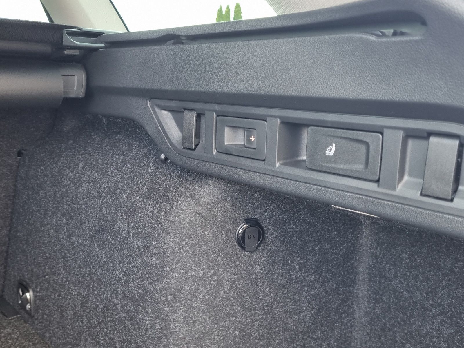 Fahrzeugabbildung SKODA Octavia Combi Tour 2.0 TDI AHK Licht&Sicht+ Win+