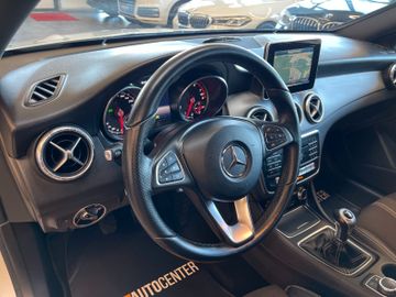 Mercedes-Benz CLA 180 Shooting Brake *NAVI*PDC*TEMPOMAT*
