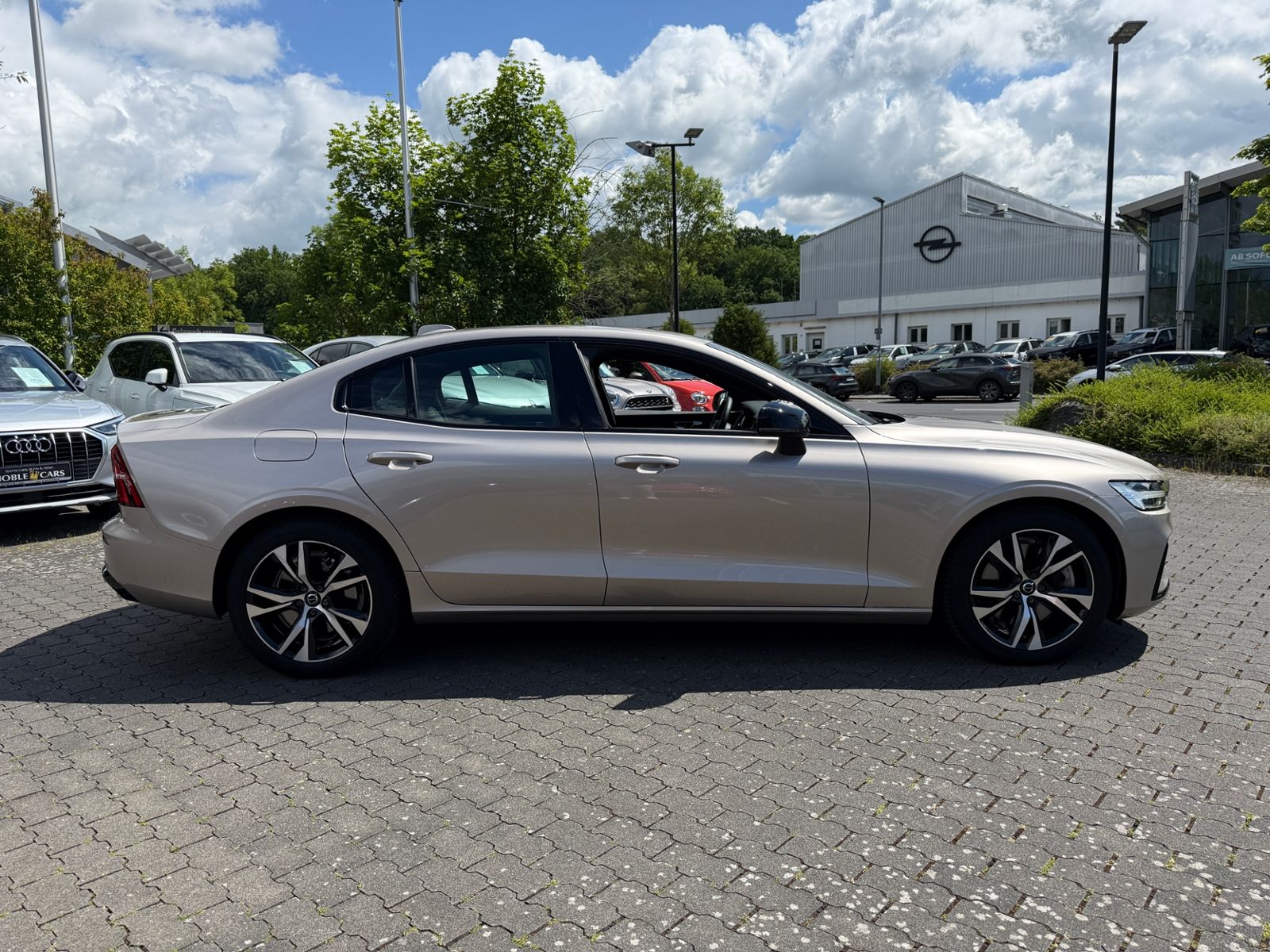 Fahrzeugabbildung Volvo S60 B5 Plus Dark AWD LED ALU