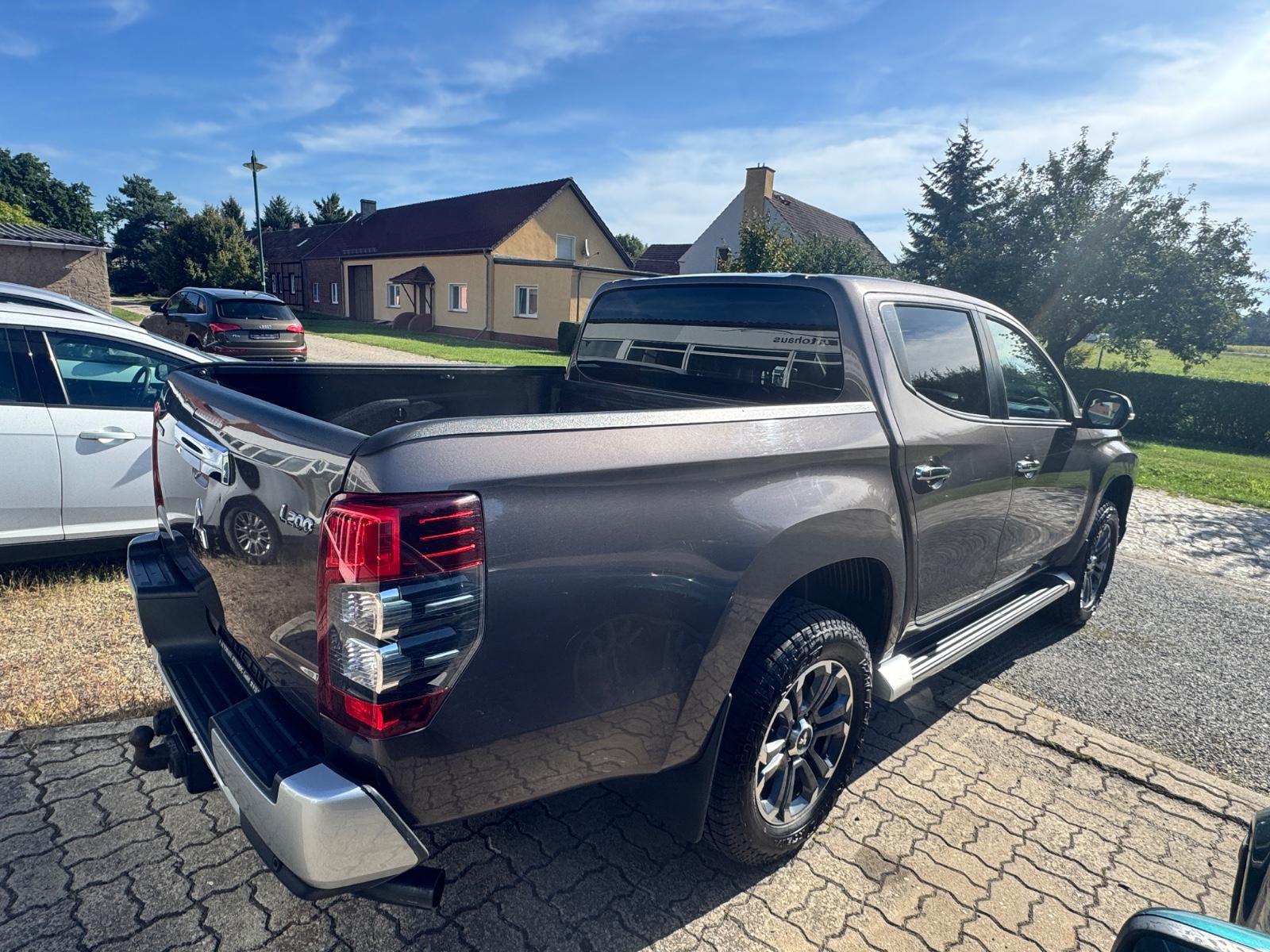 Mitsubishi L200 Intro Edition Doppelkabine 4WD Automatik