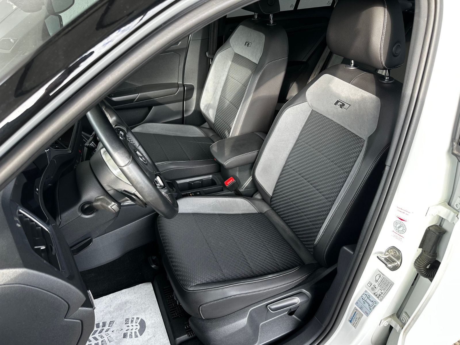 Volkswagen T-Roc 1.5TSi Sport R-Line — Bild 9