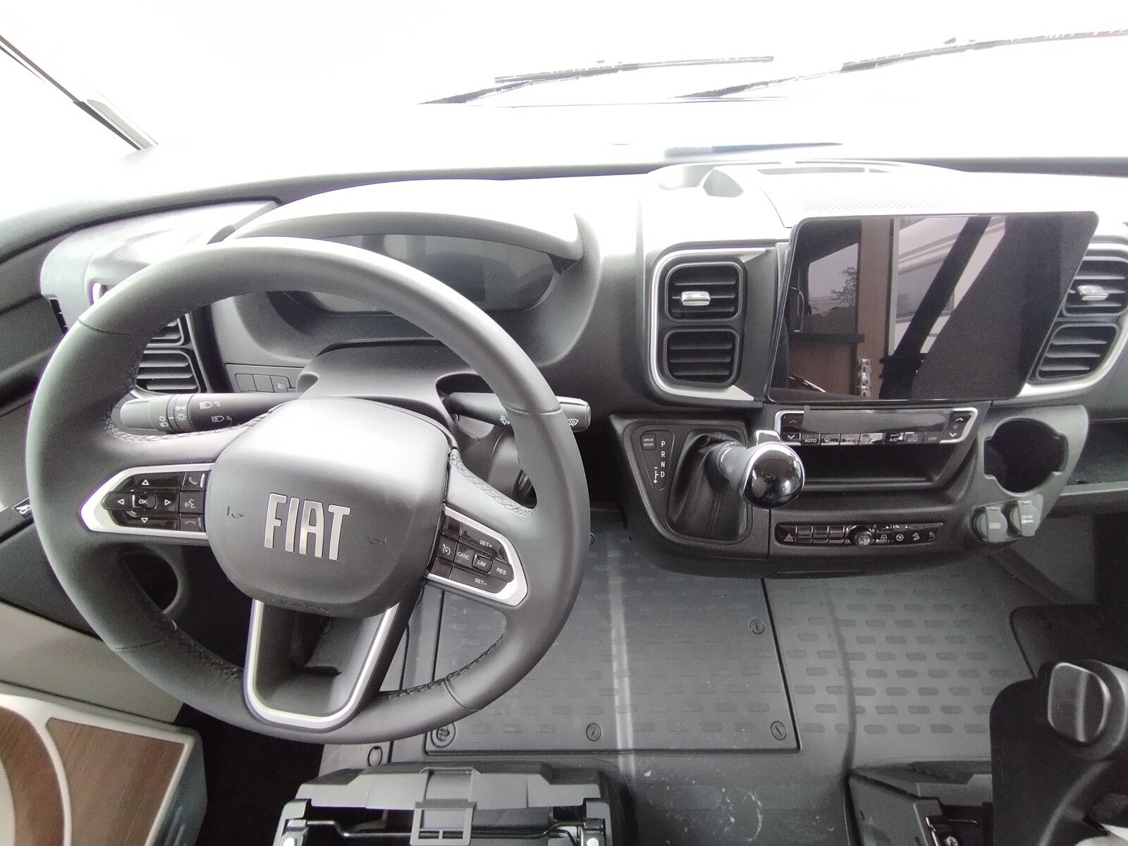 Fahrzeugabbildung Carthago C1-tourer I 141 KB LE comfort Fiat, TV, Navi, AT
