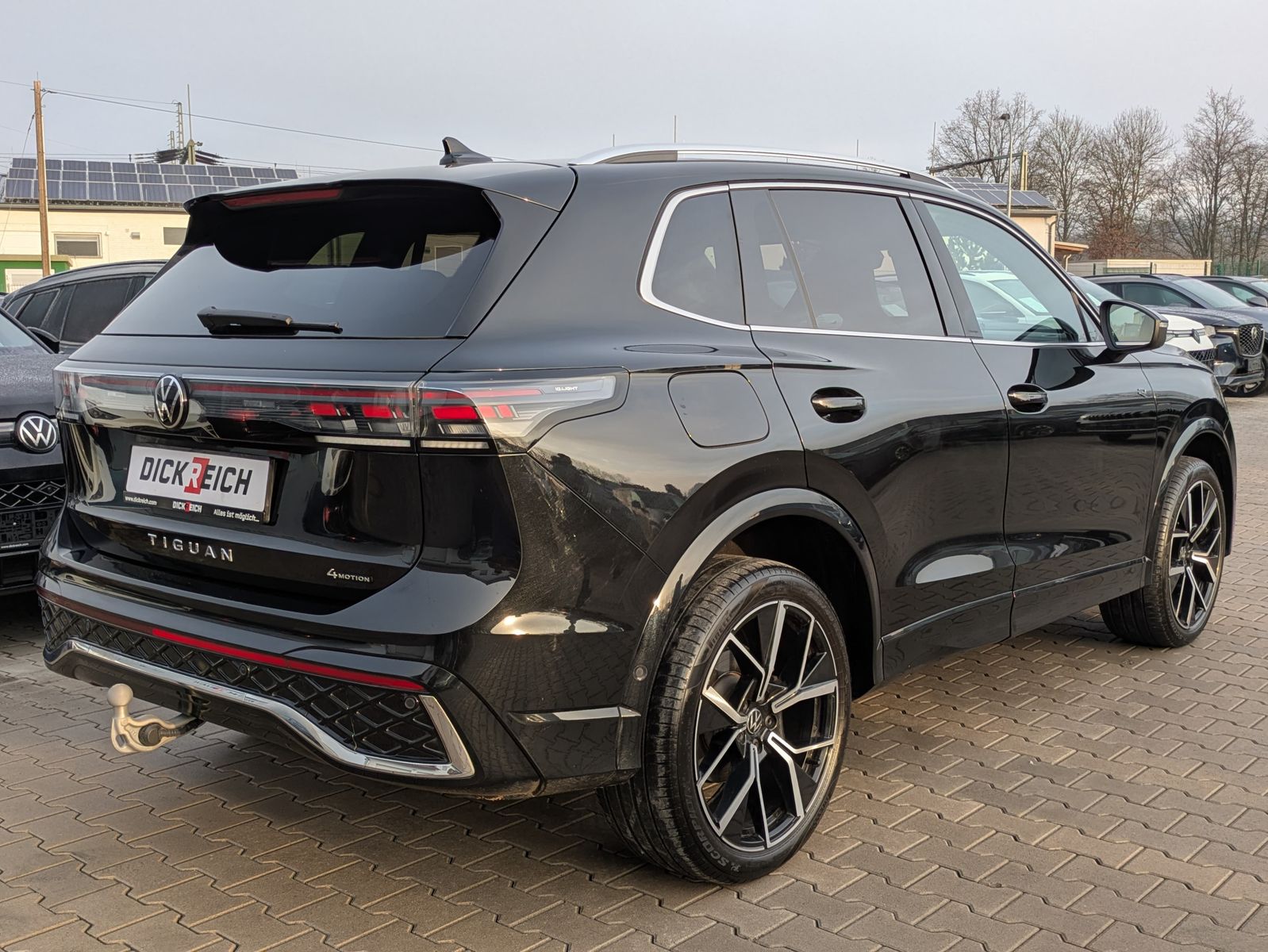 Fahrzeugabbildung Volkswagen Tiguan 2.0 TDI 4M R-Line PANO*H&K*AHK*MATRIX*20"