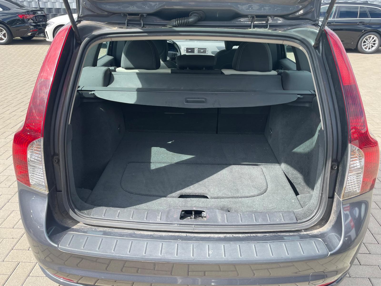 Volvo V50 1.6 D R-Design Xenon Vollleder 