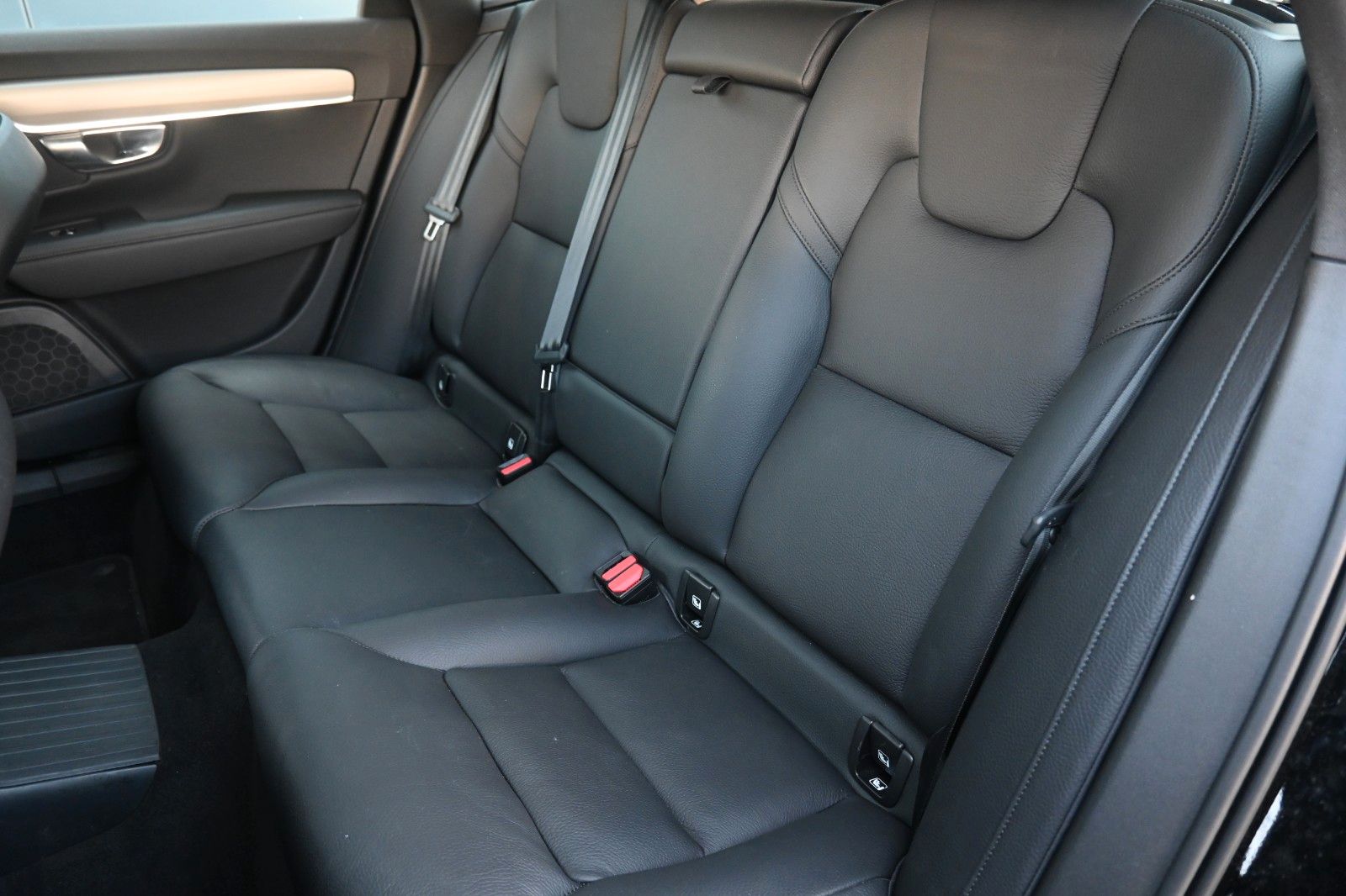 Fahrzeugabbildung Volvo V90 T6 PHEV AWD  Core Bright*AHK*Voll LED*Alarm*