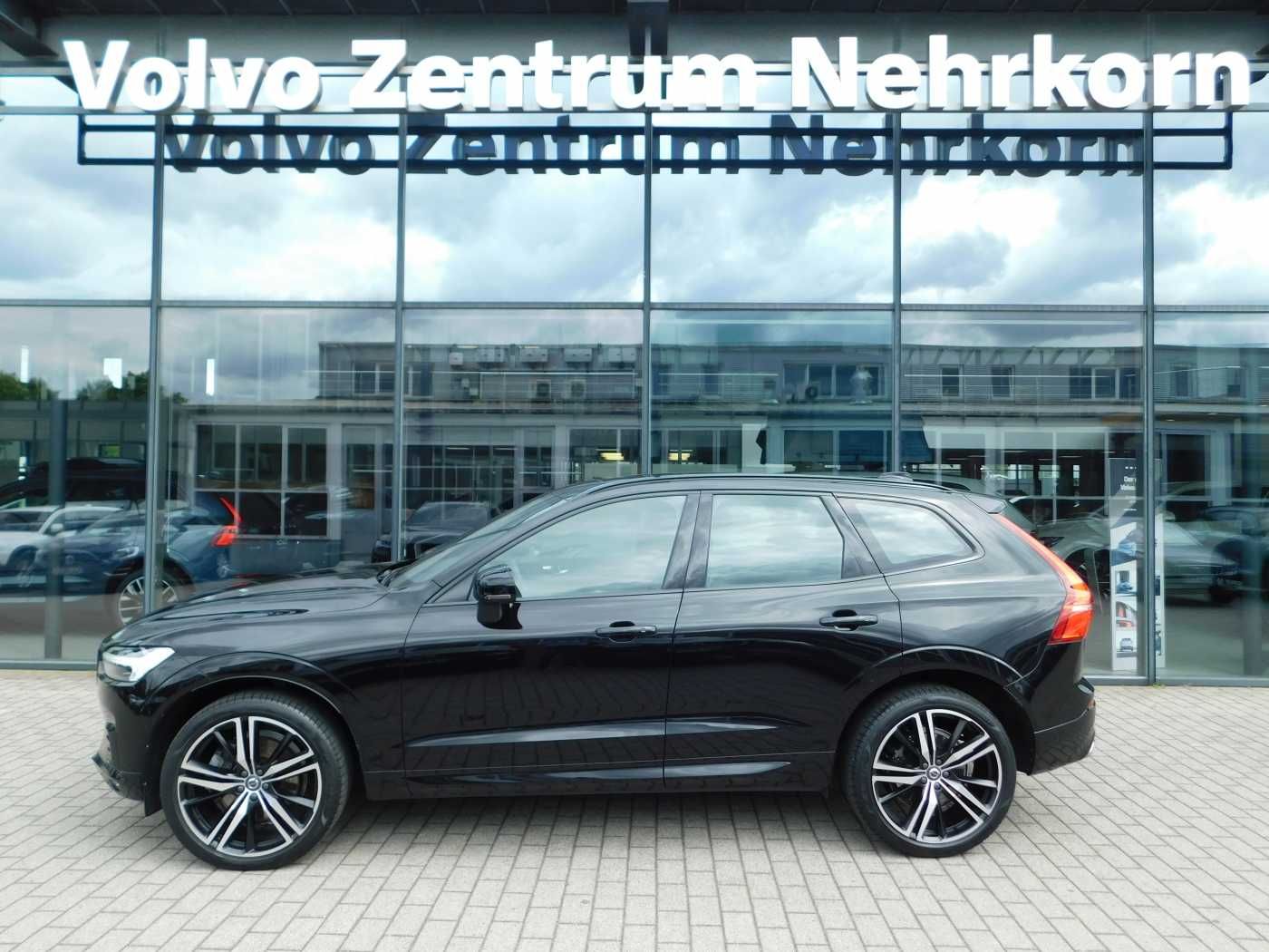 Fahrzeugabbildung Volvo XC60 Diesel B4 D AWD R-Design '21'-Zoll, AHK, PA