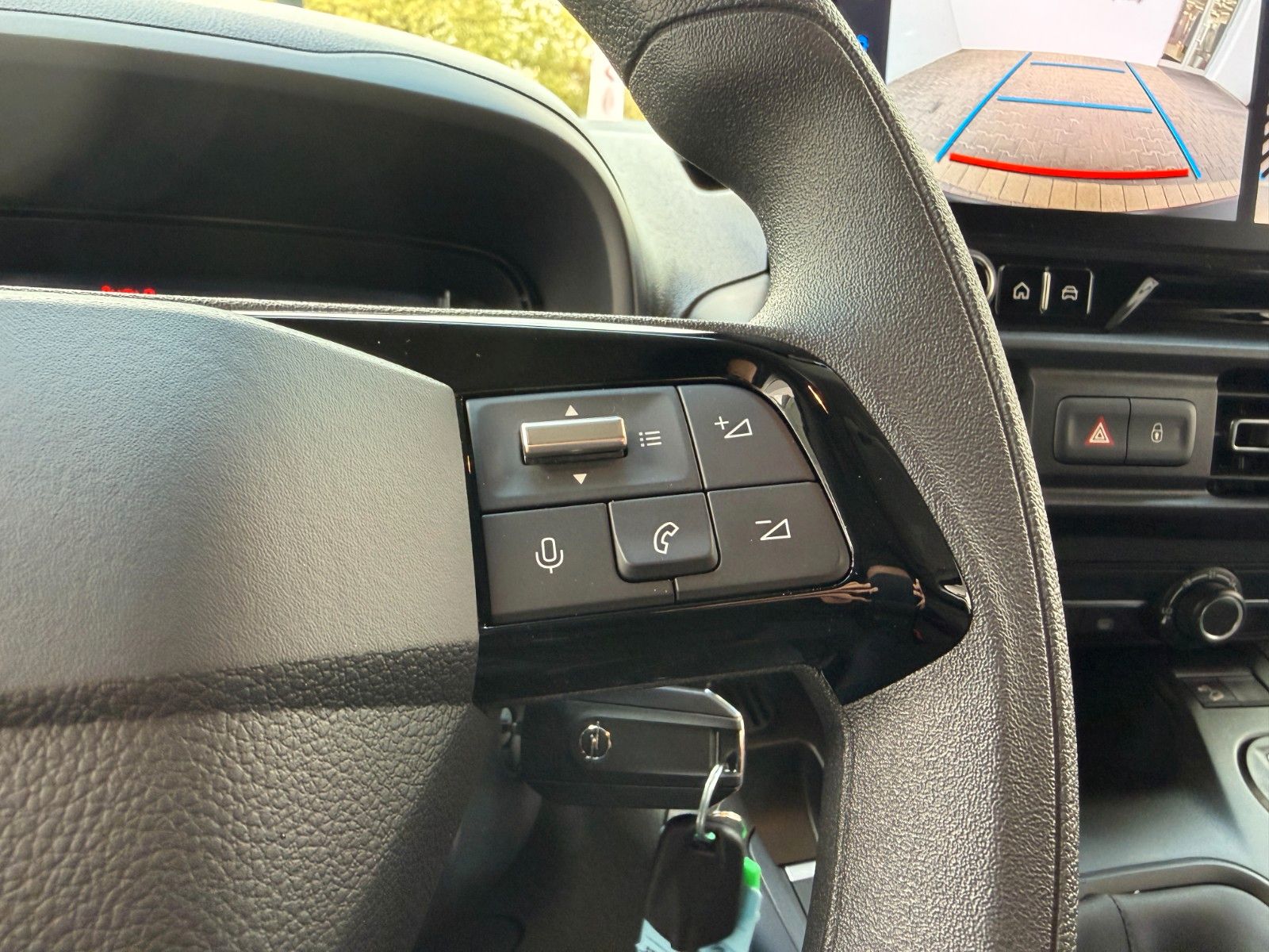 Fahrzeugabbildung Opel Combo Cargo Kastenwagen XL 1.5 Diesel 102 PS!