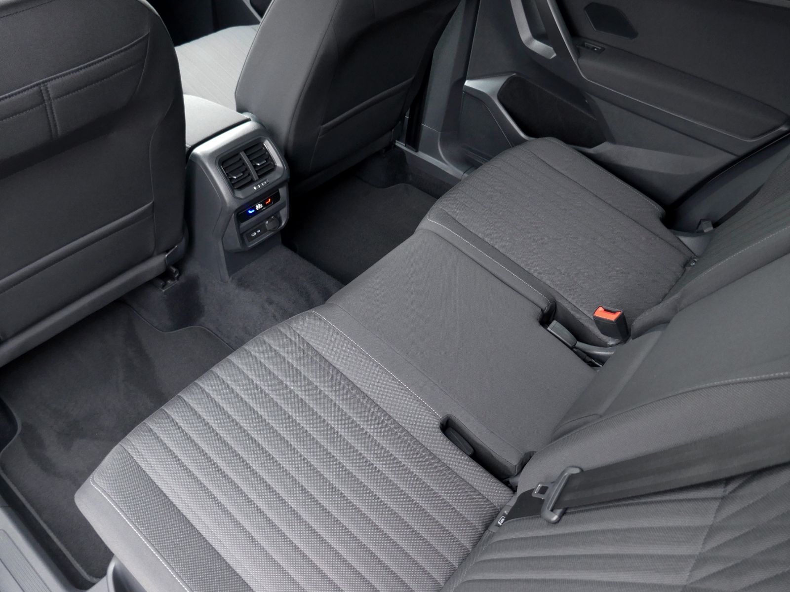 Fahrzeugabbildung Volkswagen Tiguan Allspace Life 2.0 TDI | LED AHK ACC