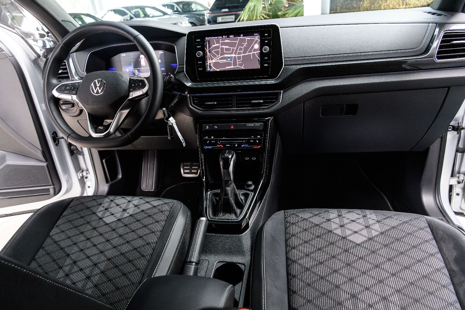 Fahrzeugabbildung Volkswagen T-Cross 1.5 TSI R-Line+LED+IQ+TOTWINKEL+ACC+AHK