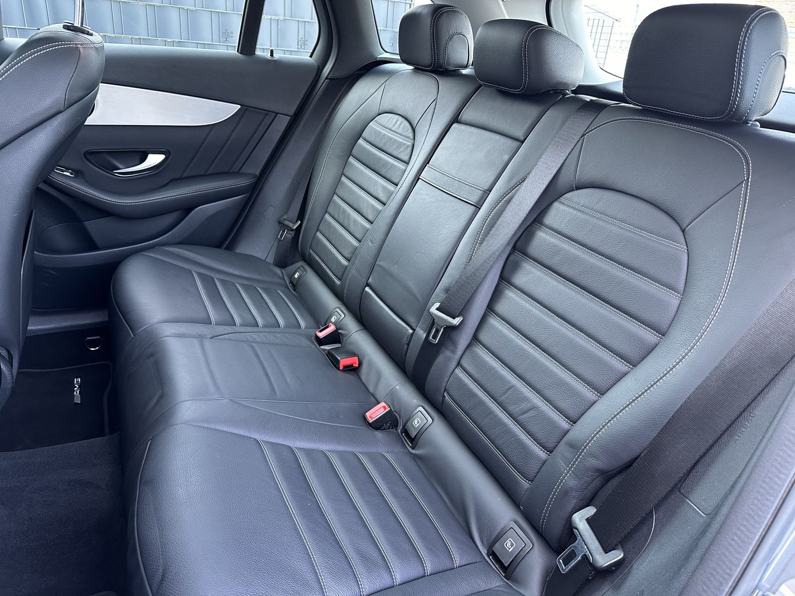 Fahrzeugabbildung Mercedes-Benz GLC 220d 4Matic AMG-Line NAV+LED+AHK+PANO+360°